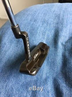 Scotty Cameron AOP Newport Oil Can Putter Oval Track Version