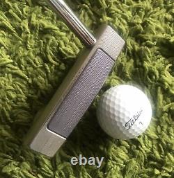 Scotty Cameron. Select Fastback (33.5) R/H, with Head Cover