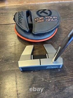 Scotty Cameron T5W Circle T Putter. Circle T grip and headcover. 33. Tour Only